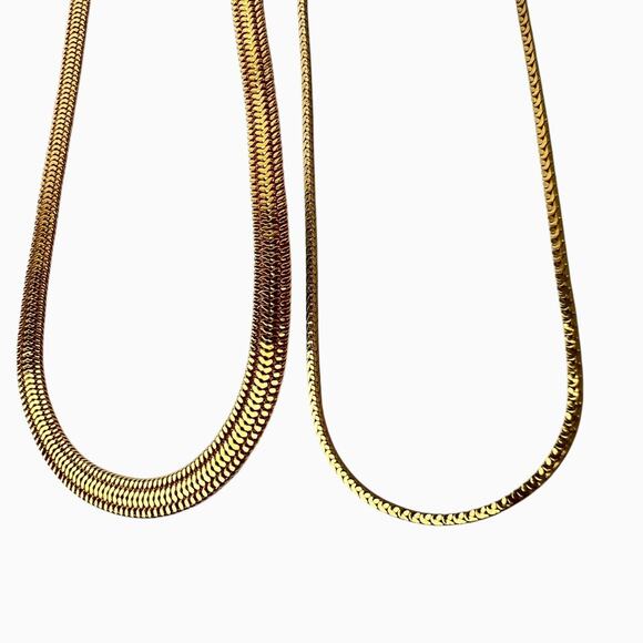 Monet Necklaces Lot 2 Gold Tone Shiny Flat Chains 16 And 20 Inch Signed - Picture 1 of 11